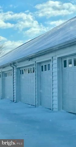 3 JAMESTOWN SQ, Mechanicsburg, PA 17050