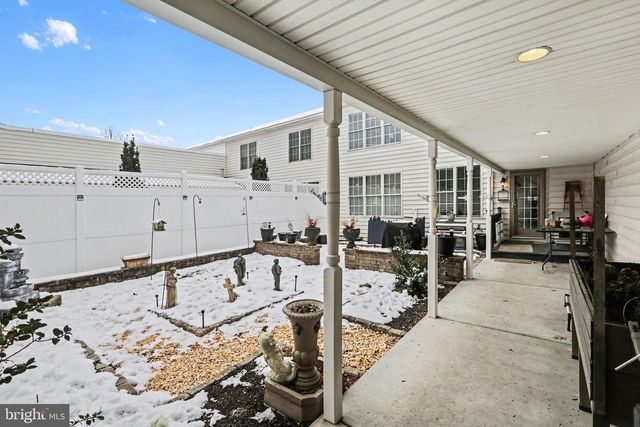 3 JAMESTOWN SQ, Mechanicsburg, PA 17050