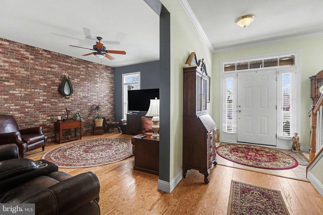 3 JAMESTOWN SQ, Mechanicsburg, PA 17050