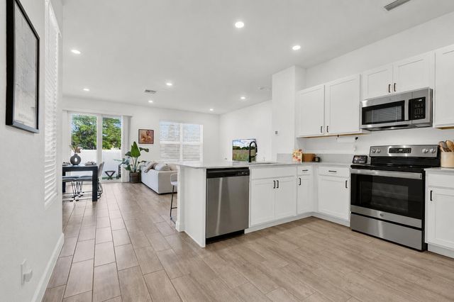 4246 Lagoon Shore Drive, Lake Worth, FL 33467