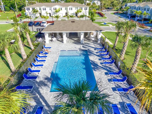 4246 Lagoon Shore Drive, Lake Worth, FL 33467