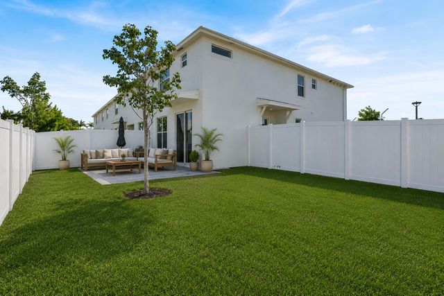 4246 Lagoon Shore Drive, Lake Worth, FL 33467