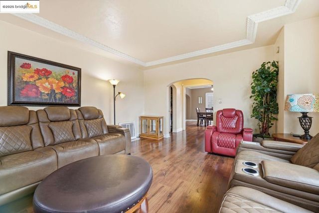 5230 Hillen Dr, Oakland, CA 94619