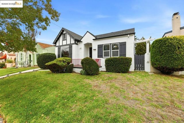 5230 Hillen Dr, Oakland, CA 94619