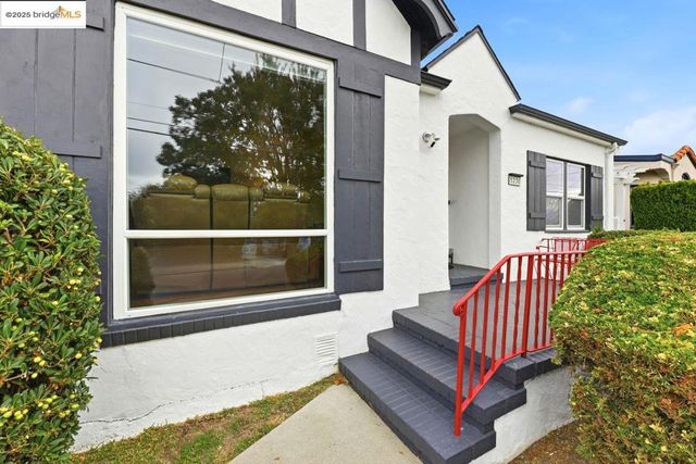 5230 Hillen Dr, Oakland, CA 94619