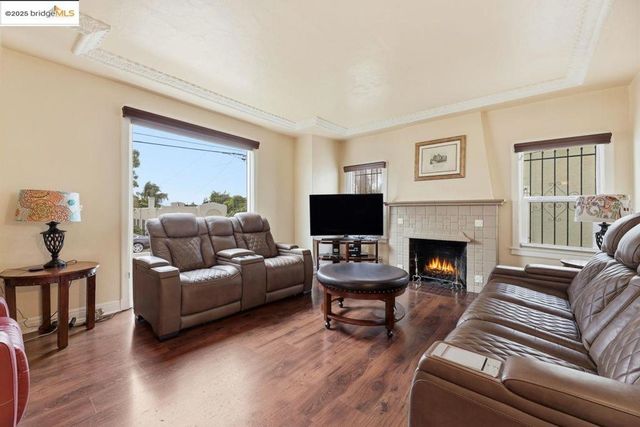 5230 Hillen Dr, Oakland, CA 94619