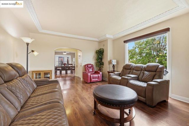 5230 Hillen Dr, Oakland, CA 94619