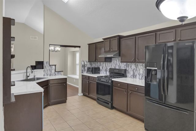 202 Matlock Meadow Drive, Arlington, TX 76002