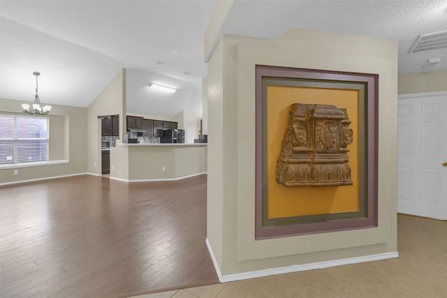 202 Matlock Meadow Drive, Arlington, TX 76002