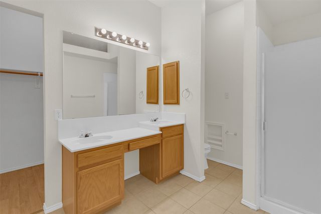 202 Matlock Meadow Drive, Arlington, TX 76002