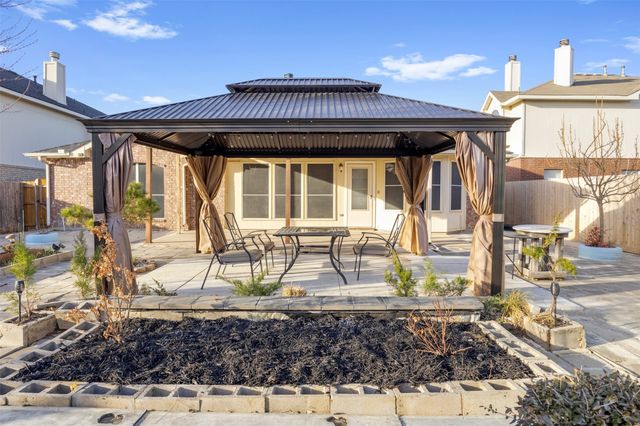 202 Matlock Meadow Drive, Arlington, TX 76002