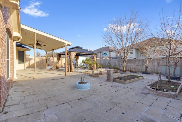 202 Matlock Meadow Drive, Arlington, TX 76002