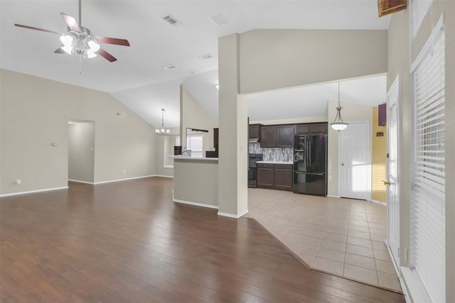 202 Matlock Meadow Drive, Arlington, TX 76002