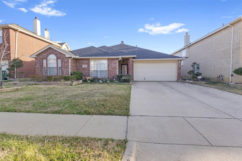 202 Matlock Meadow Drive, Arlington, TX 76002