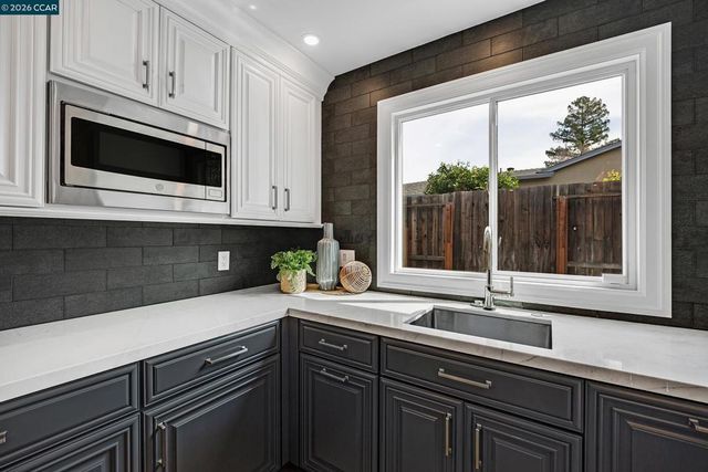 5174 Jomar Dr, Concord, CA 94521