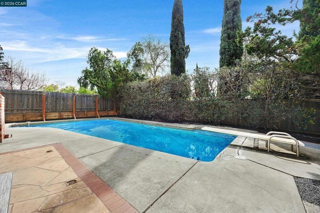 5174 Jomar Dr, Concord, CA 94521