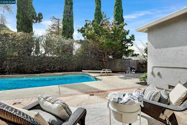 5174 Jomar Dr, Concord, CA 94521