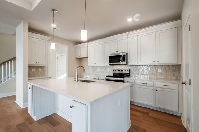 7528 Shoal Mill Pt, Fairview, TN 37062