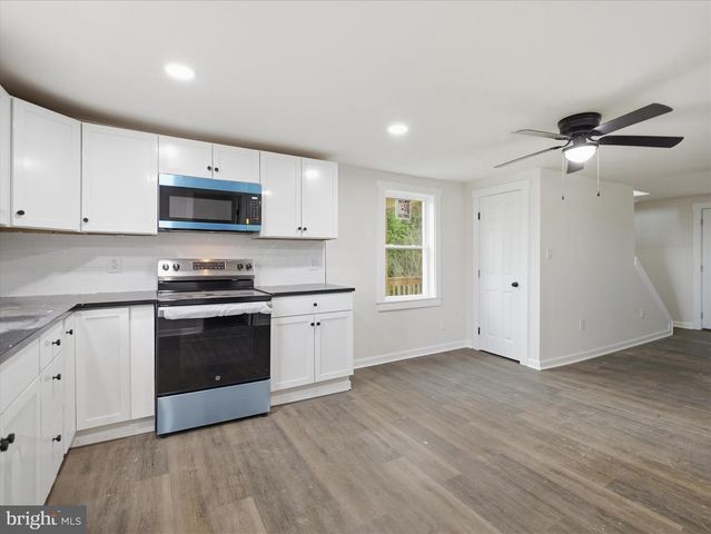 5909 CHARLES TOWN RD, Kearneysville, WV 25430