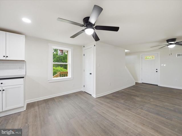 5909 CHARLES TOWN RD, Kearneysville, WV 25430