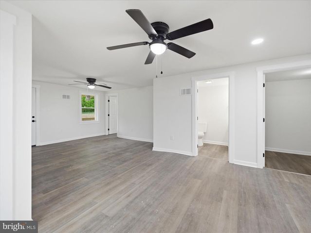5909 CHARLES TOWN RD, Kearneysville, WV 25430