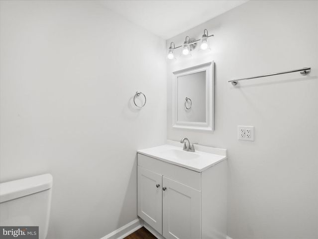 5909 CHARLES TOWN RD, Kearneysville, WV 25430