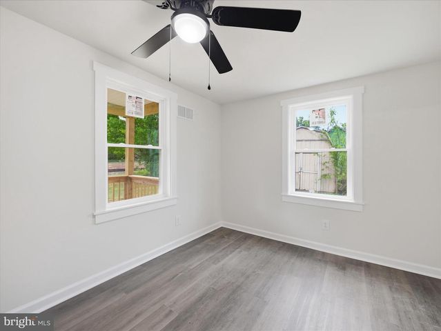 5909 CHARLES TOWN RD, Kearneysville, WV 25430