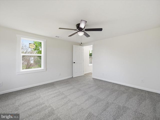 5909 CHARLES TOWN RD, Kearneysville, WV 25430