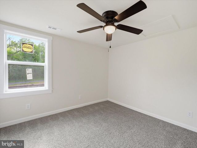 5909 CHARLES TOWN RD, Kearneysville, WV 25430