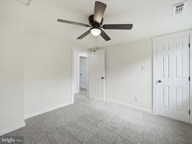 5909 CHARLES TOWN RD, Kearneysville, WV 25430