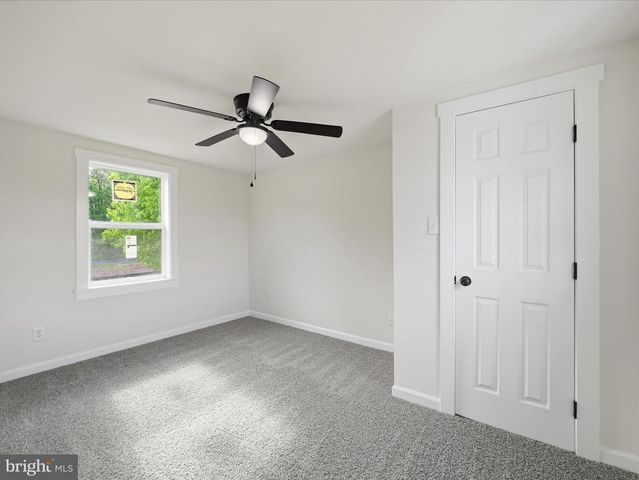 5909 CHARLES TOWN RD, Kearneysville, WV 25430