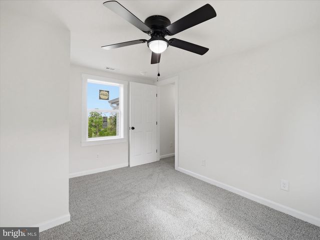 5909 CHARLES TOWN RD, Kearneysville, WV 25430