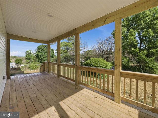 5909 CHARLES TOWN RD, Kearneysville, WV 25430
