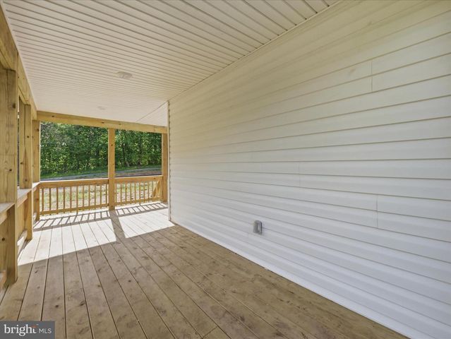 5909 CHARLES TOWN RD, Kearneysville, WV 25430