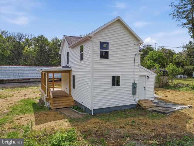 5909 CHARLES TOWN RD, Kearneysville, WV 25430