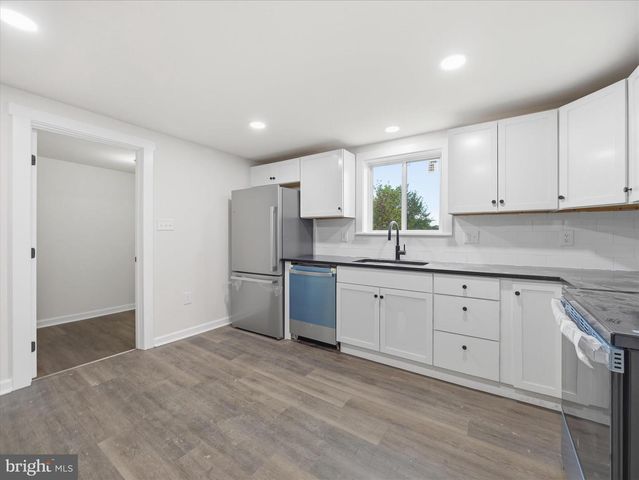 5909 CHARLES TOWN RD, Kearneysville, WV 25430