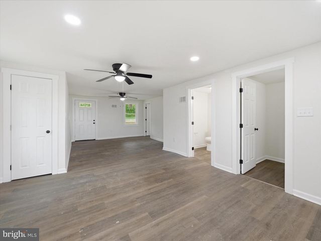 5909 CHARLES TOWN RD, Kearneysville, WV 25430