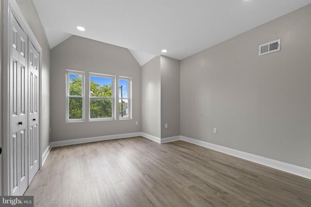5820 N 12TH ST, Philadelphia, PA 19141