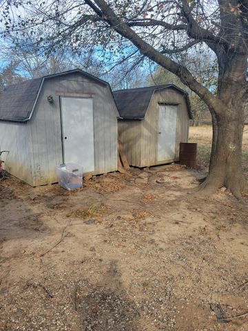 2135 40th Street SE, Paris, TX 75460