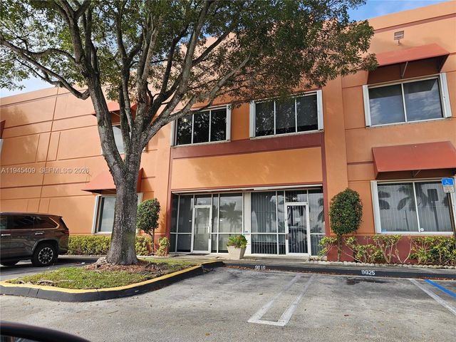 9613 NW 33rd St, Doral, FL 33172
