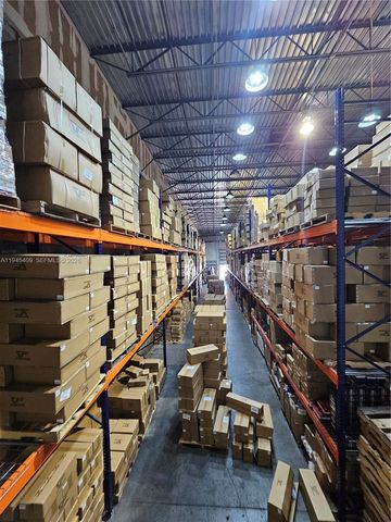 9613 NW 33rd St, Doral, FL 33172