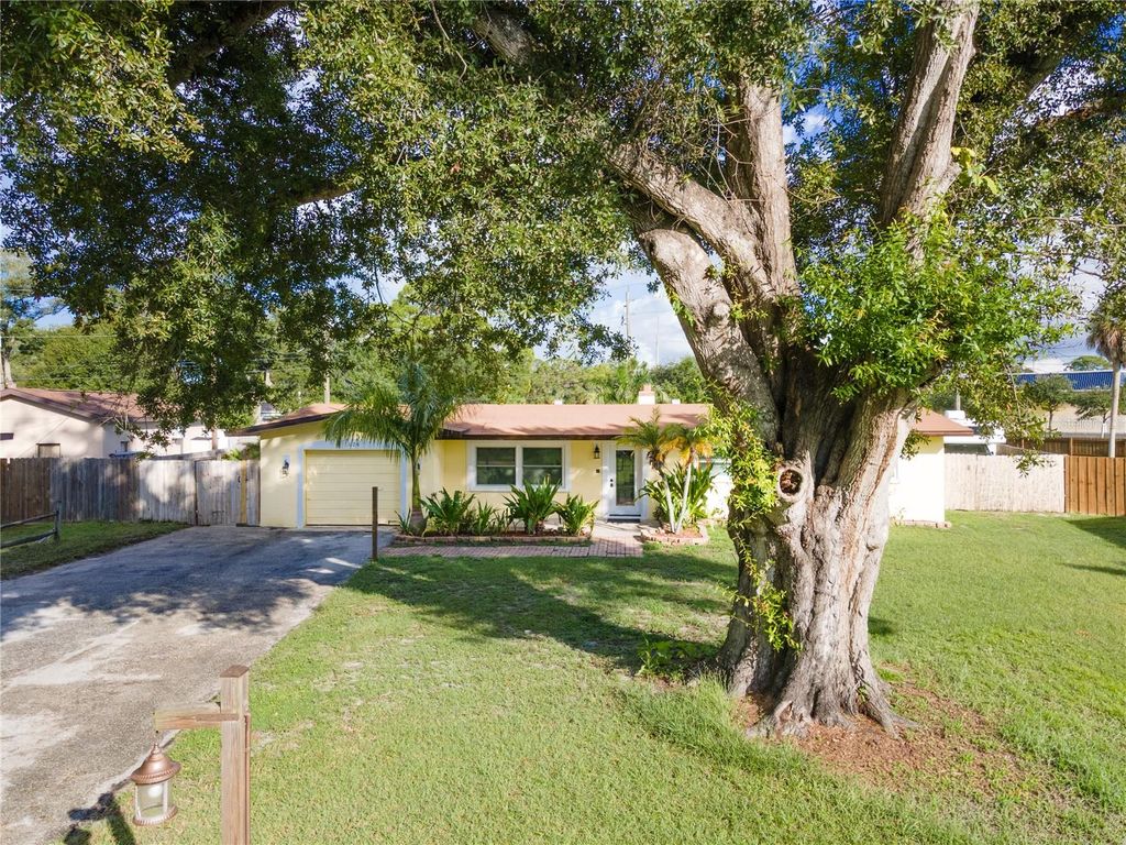 1126 CARMELLA CIRCLE, SARASOTA, FL 34243 — photo 2
