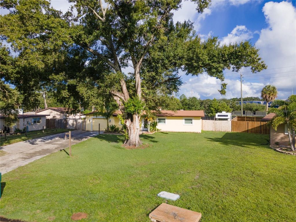 1126 CARMELLA CIRCLE, SARASOTA, FL 34243 — photo 4