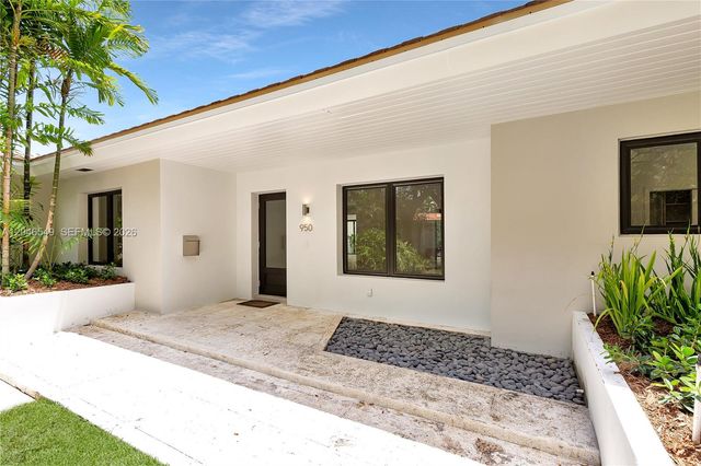950 Bayamo Ave, Coral Gables, FL 33146