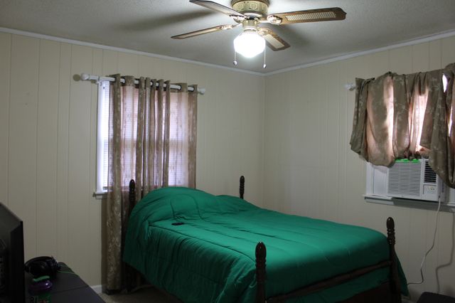 208 Pulley St, Erin, TN 37061