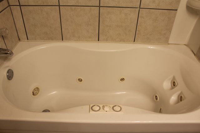 208 Pulley St, Erin, TN 37061