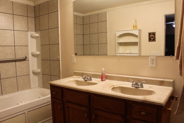 208 Pulley St, Erin, TN 37061