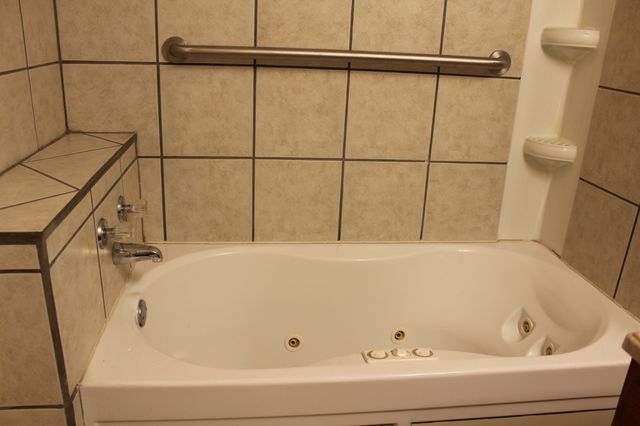 208 Pulley St, Erin, TN 37061