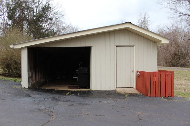 208 Pulley St, Erin, TN 37061