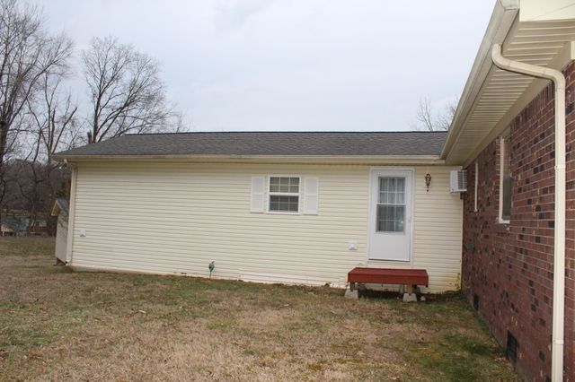 208 Pulley St, Erin, TN 37061